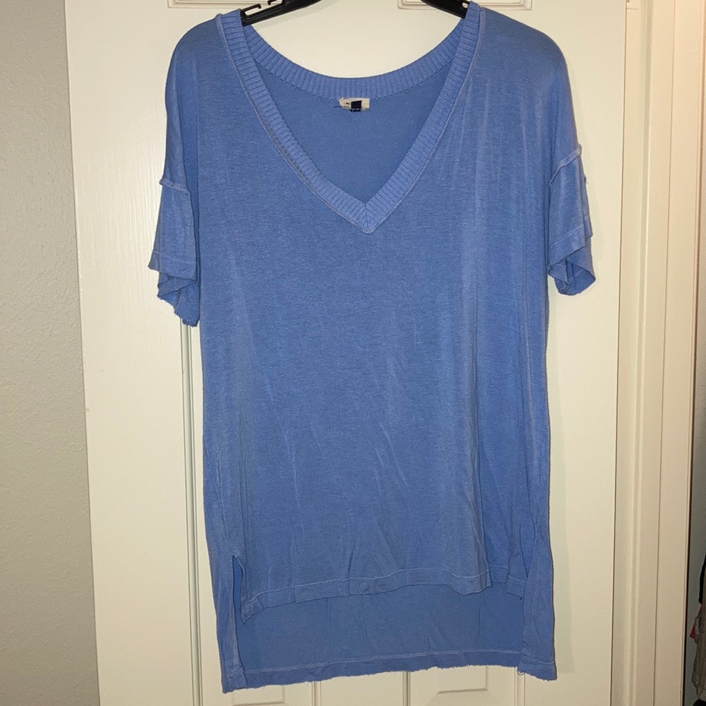 UEC BKE V-Neck t-shirt distressed cuffs & neck blue Size M